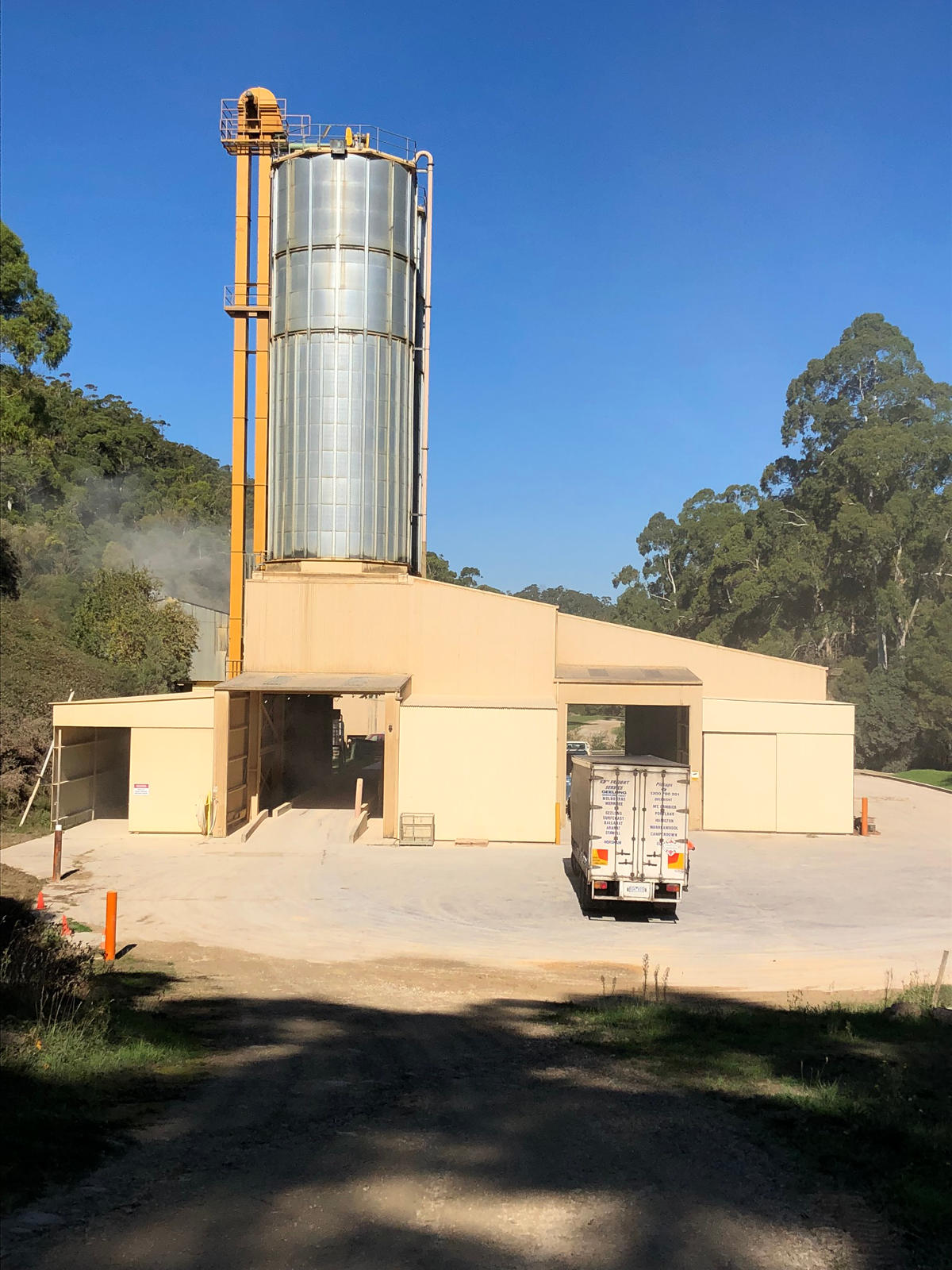 Storage silo for lime